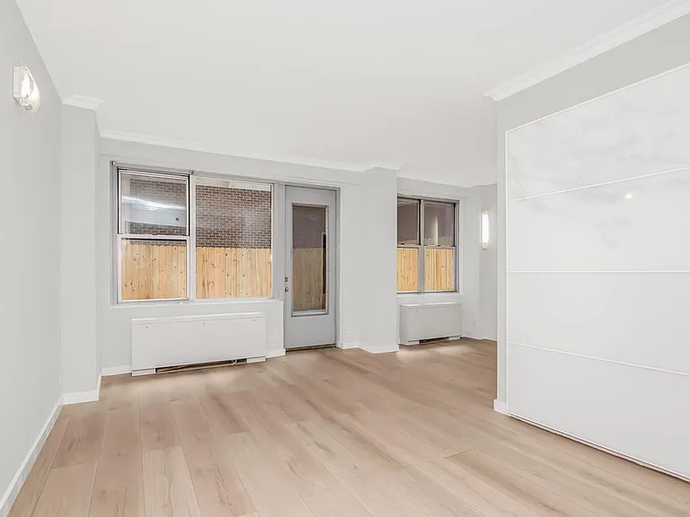 330 E 49th St #1E — Photo 4