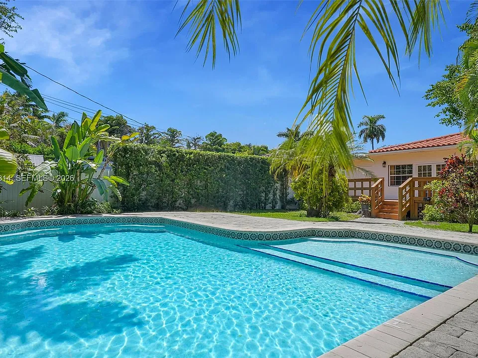4529 Royal Palm Ave