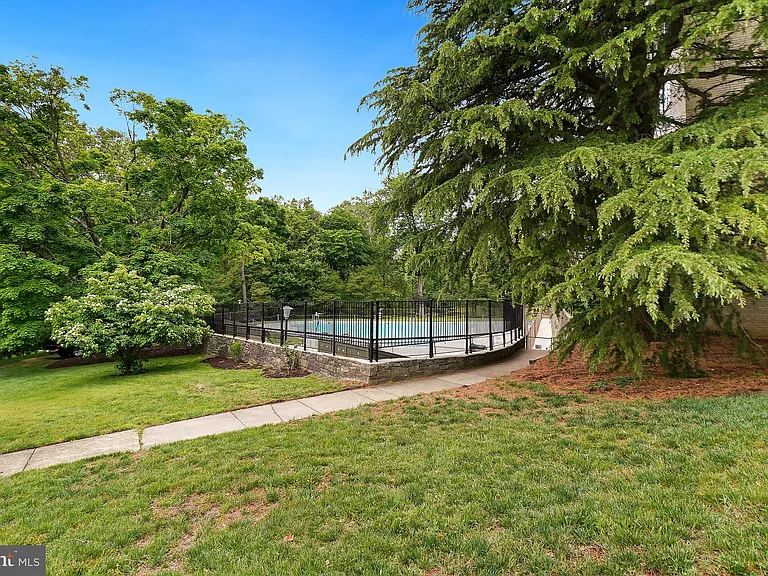 10500 Rockville Pike #605 — Photo 36