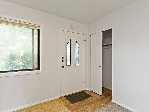 3rd image of 1126 Crestmoor Dr