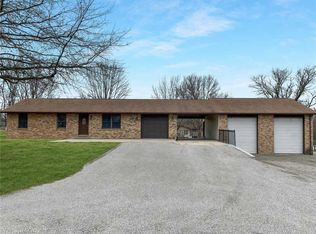 22 Lookout Dr, Columbia, IL 62236