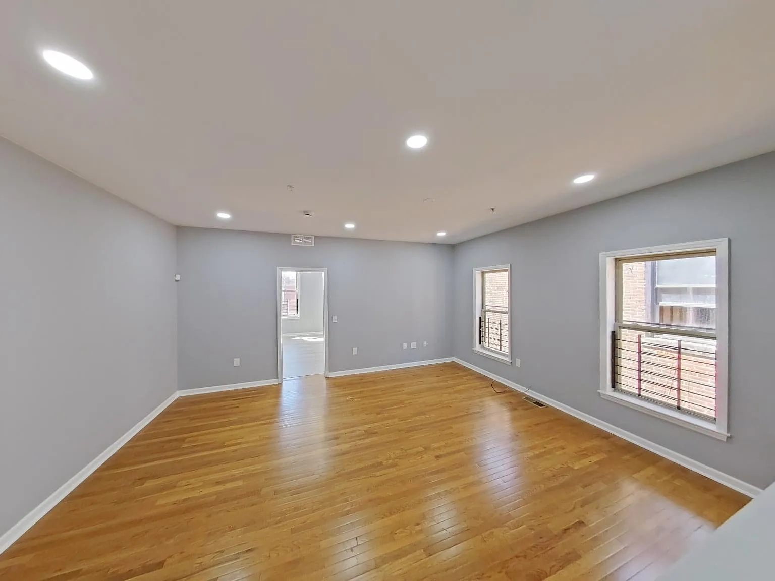 3 bed, 1.0 bath, 4530 sqft, $1,500 — Photo 3
