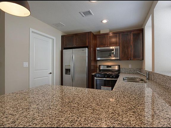 5th image of 4008 Camelot Heights Dr #B