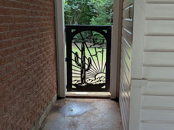 5th image of 711 Hillview St