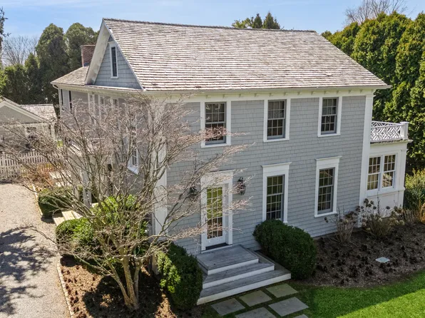 60 Old Town Xing, Southampton, NY 11968