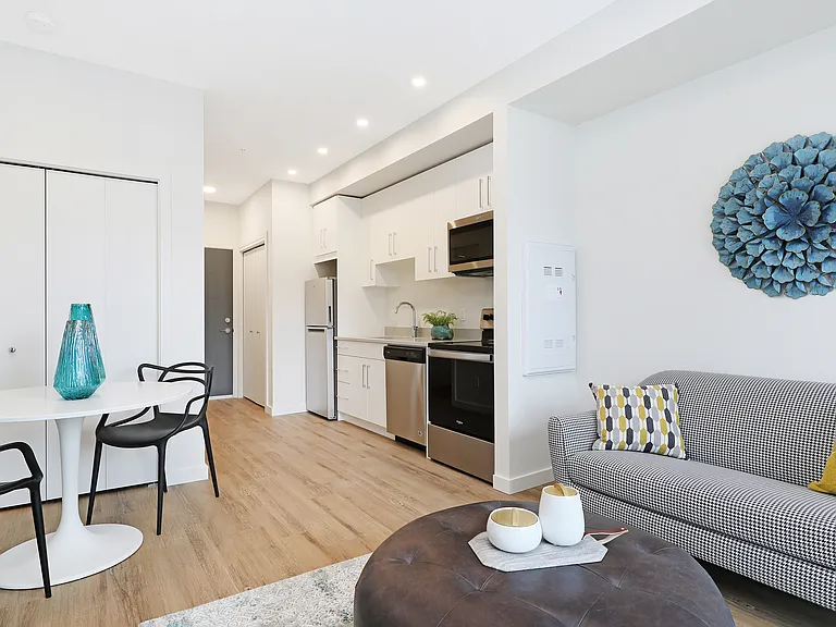 302 Birch St — Photo 16