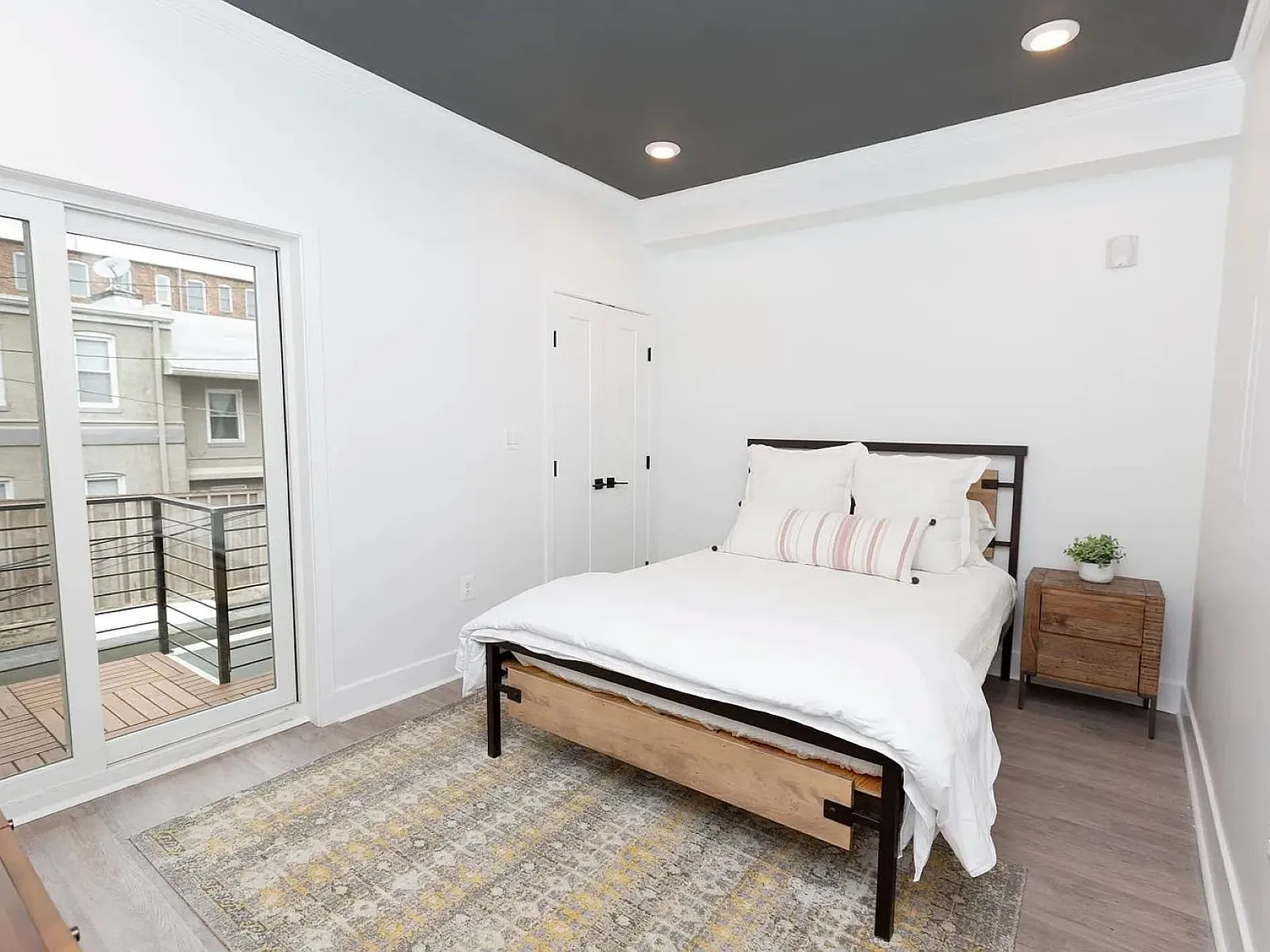 Beautiful Fells Point One-Bedroom Apartment with In-Unit Laundry — Photo 4