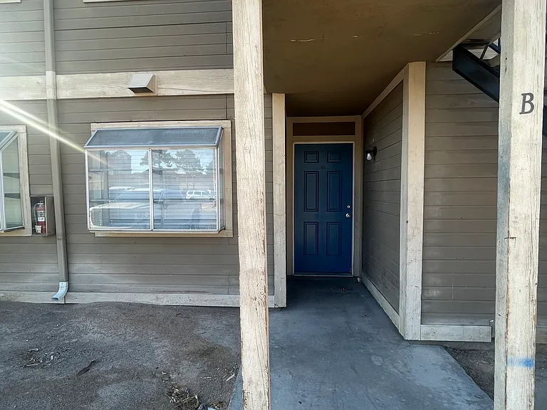 4658 Tracylynn Ln #B — Photo 3