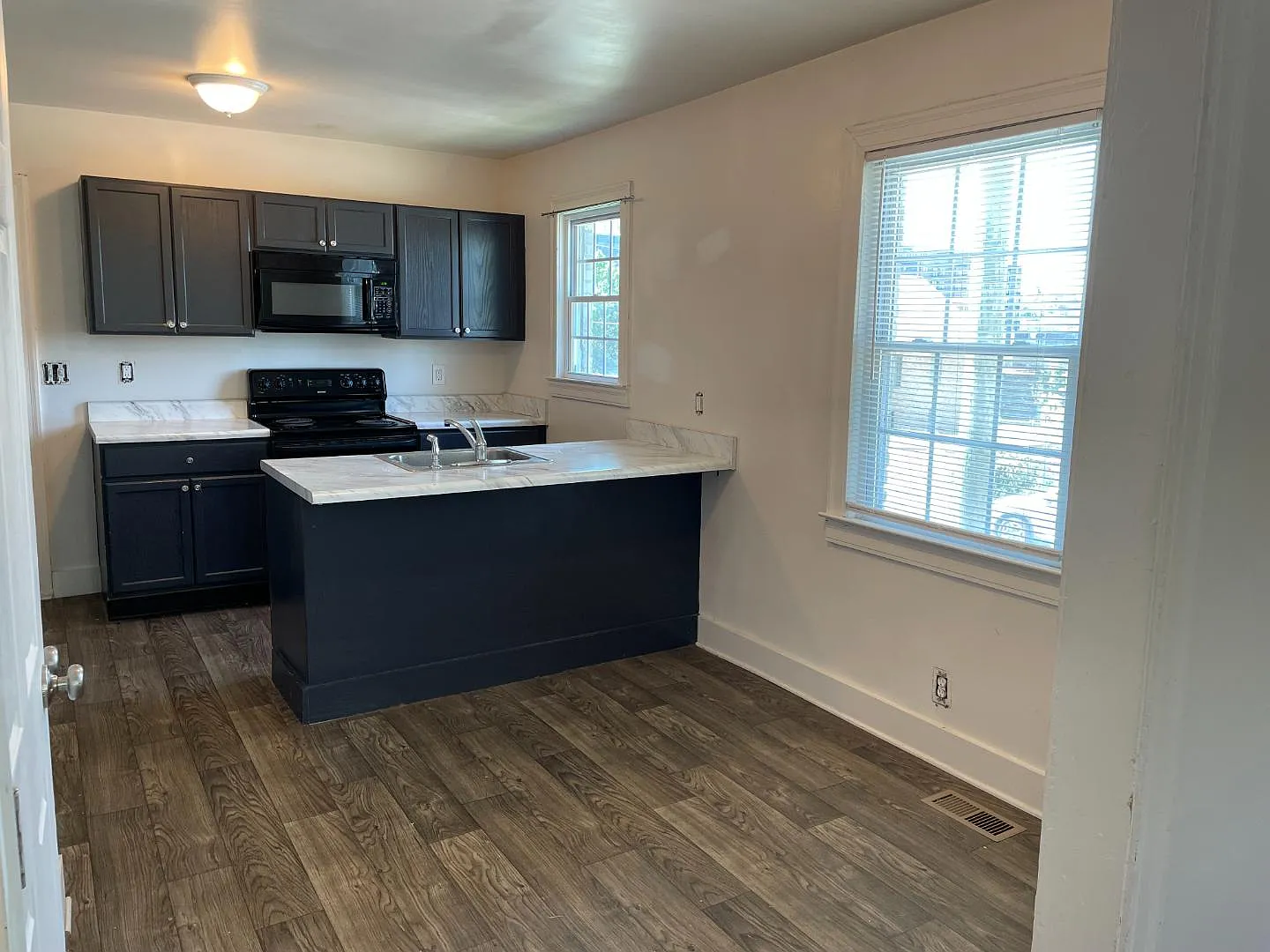 817 Ramsey — Photo 3