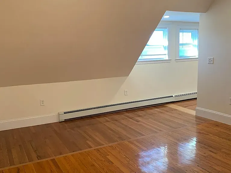 8 Westminster Ave #3 — Photo 5