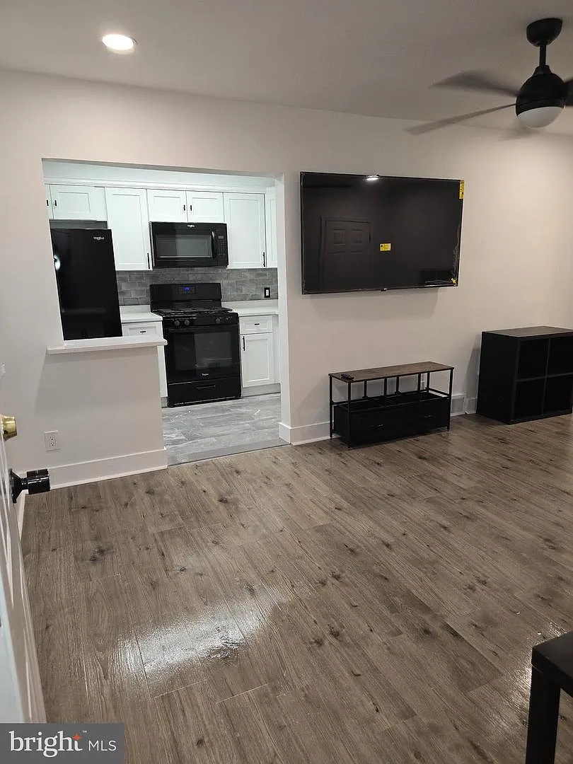2 bed, 726 sqft, $1,695 — Photo 2