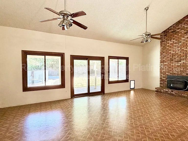 3305 E Palo Alto Ave — Photo 4