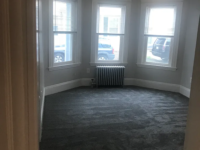 1 Hathorne Cres #1 — Photo 23