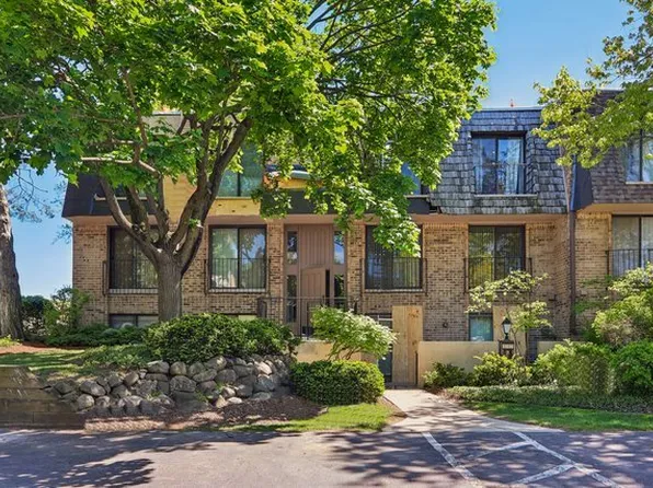 1712 Northfield Sq Unit F, Winnetka, IL 60093