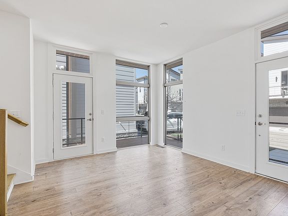 4th image of 3053 Edwin Cir #66