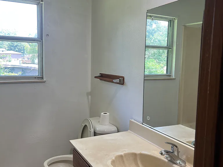 1022 Village Ln — Photo 10