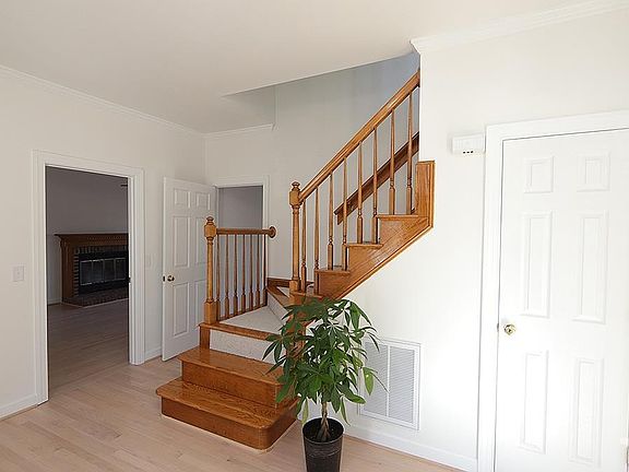 4th image of 103 Kensbury Cir
