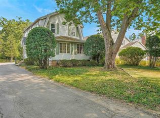 228 S Forest Rd, Williamsville, NY 14221