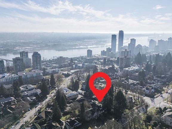 3rd image of 118 Queens Ave