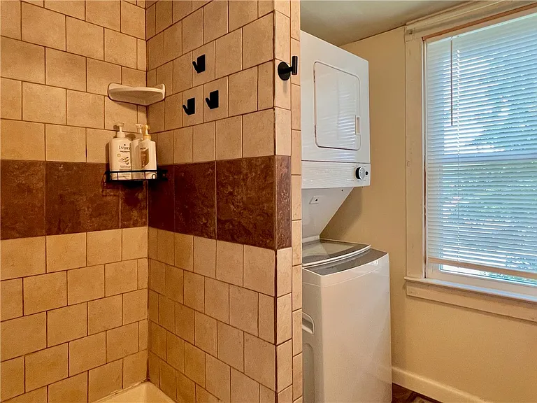 225 Lake Shore Dr S — Photo 17