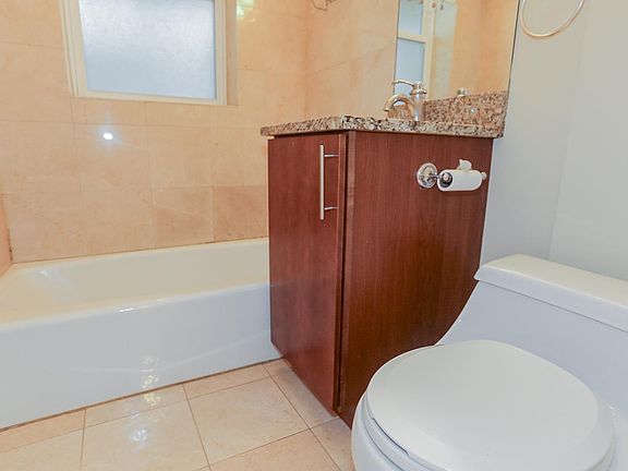 4th image of 3804.5 N Marshfield Ave #1