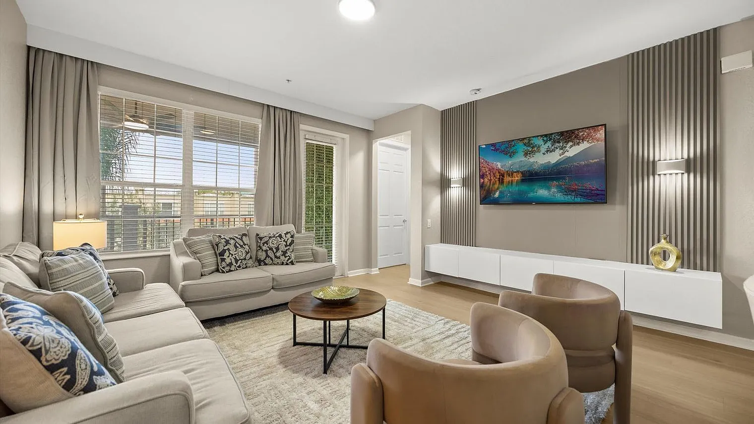 3 bed, 2.0 bath, 1991 sqft, $5,350 — Photo 1