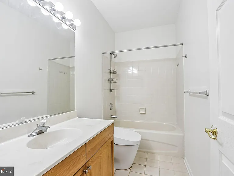121 Kyle Way — Photo 23