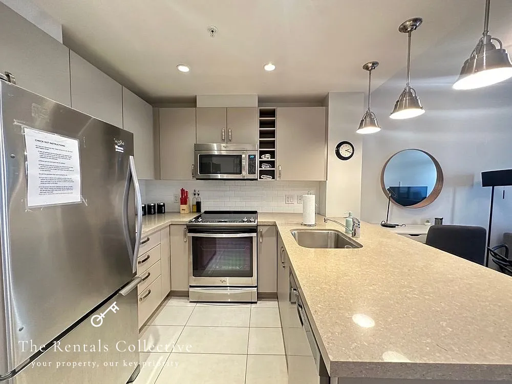 1 bed, 733 sqft, $3,190 — Photo 3