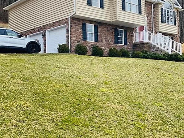 231 Brierwood Dr, Bluefield, VA 24605