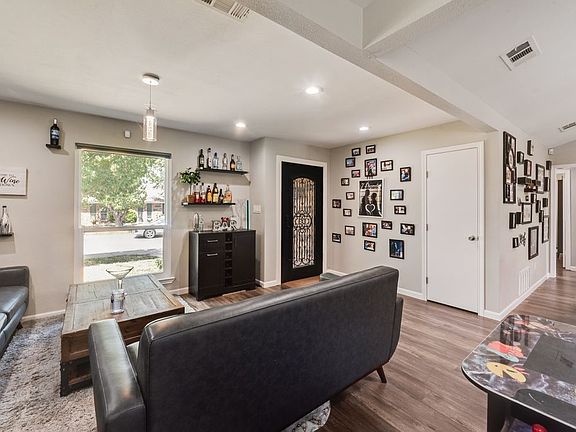 4th image of 17628 Medina Dr