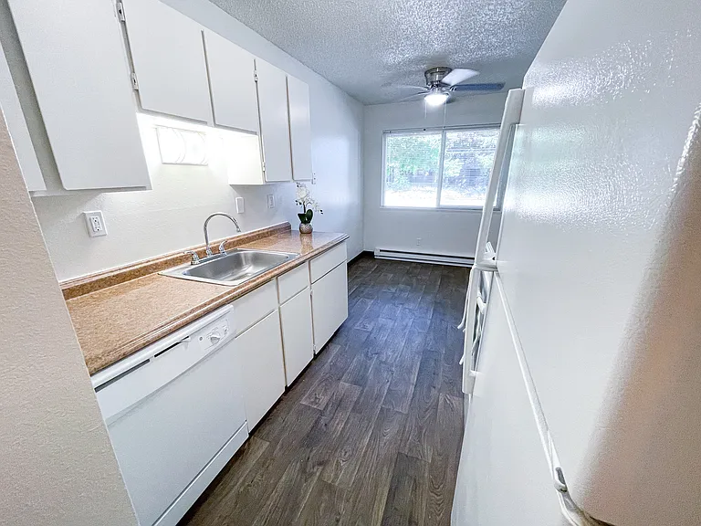 Halsey Summit Apartments — Photo 10