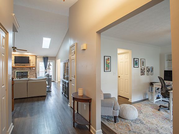 4th image of 2825 Deerfield Dr