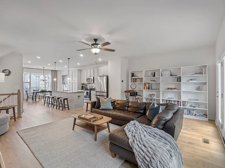 1810 Fowler St — Photo 8