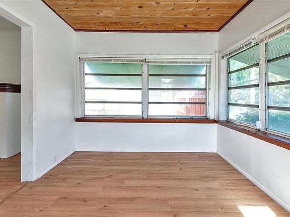 4th image of 713 10th Ave N APT 1