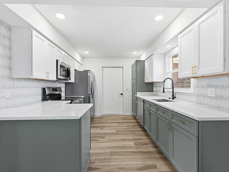 10712 Downing St — Photo 7