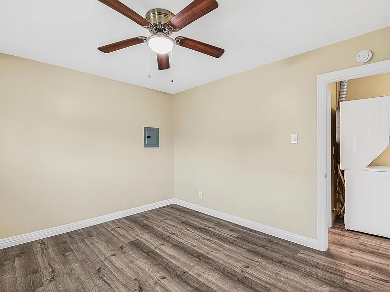 1831 Lime Ave — Photo 19