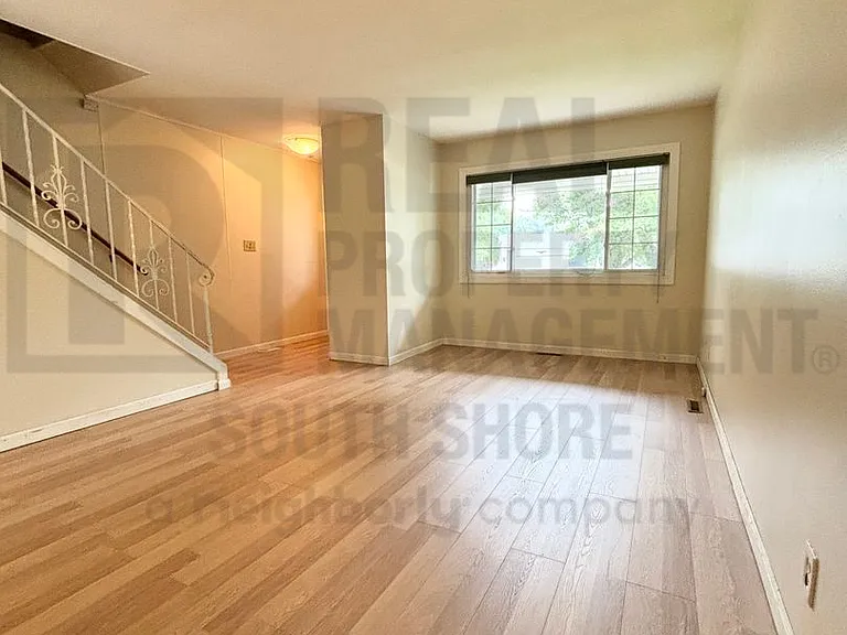 1513 Monticello Park Dr — Photo 2