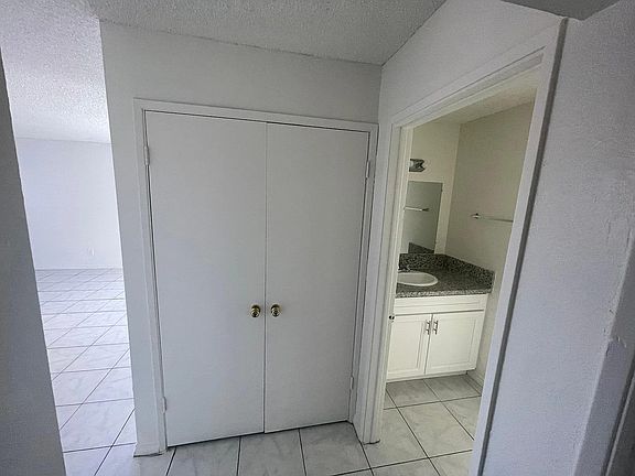 3rd image of 254-280 N Mollison Ave #9ce0c1cdf