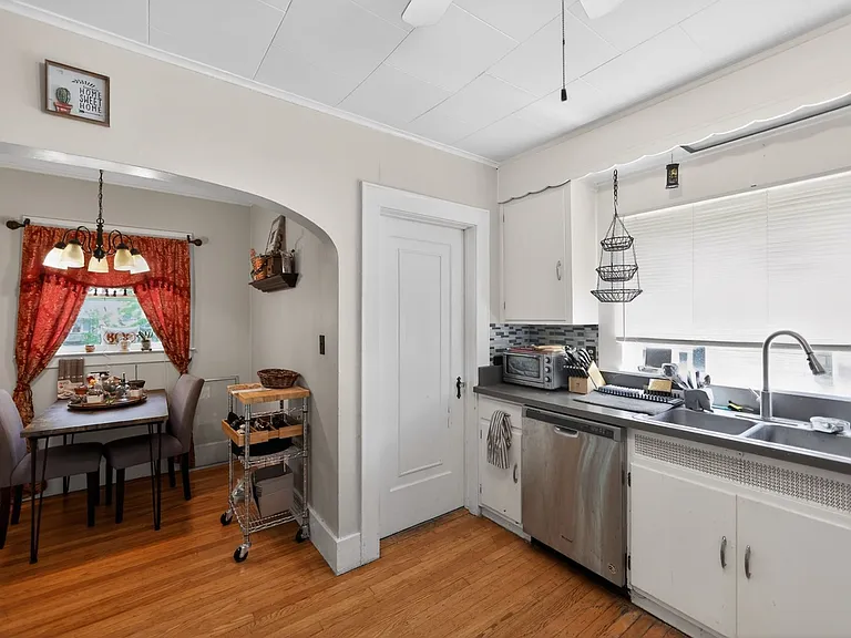 151 Wolcott Ave — Photo 8