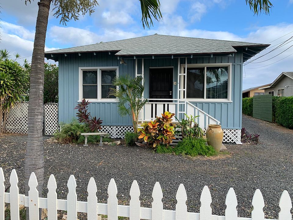 Tastefully furnished Three bedroom on a beach lot