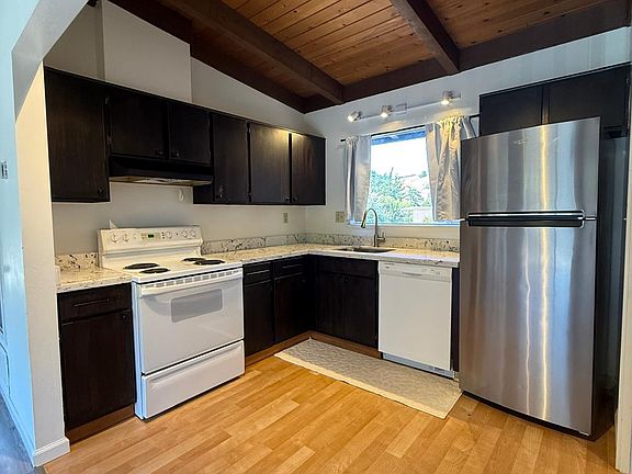 4th image of 915 E Blithedale Ave #5
