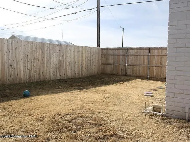 1303 Cooley Dr — Photo 7