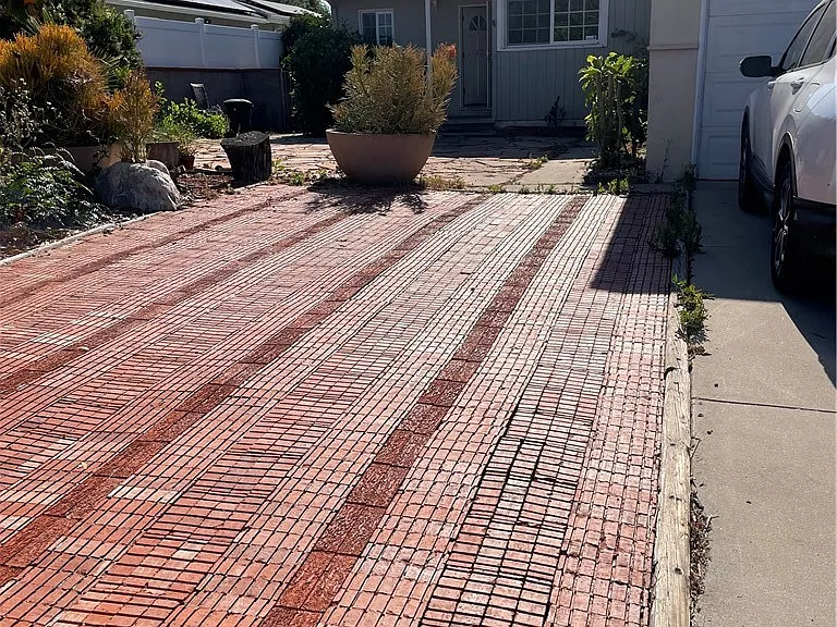 10406 Densmore Ave — Photo 1