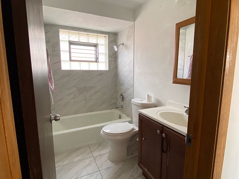 The bathroom in 3 West