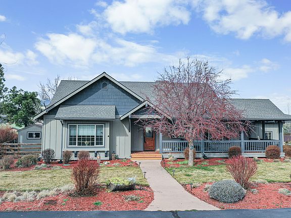 2nd image of 147 NW Saddlehorn Ct