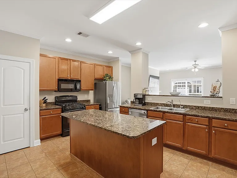 211 Louisville Dr — Photo 10