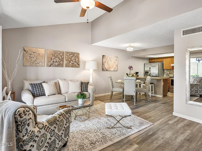 719 E Lola Dr — Photo 12
