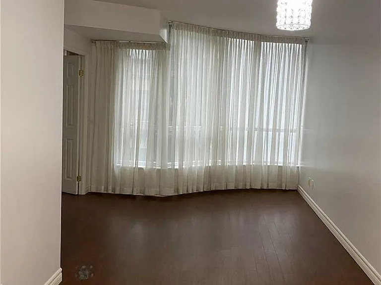 55 Bloor St E #709 — Photo 3