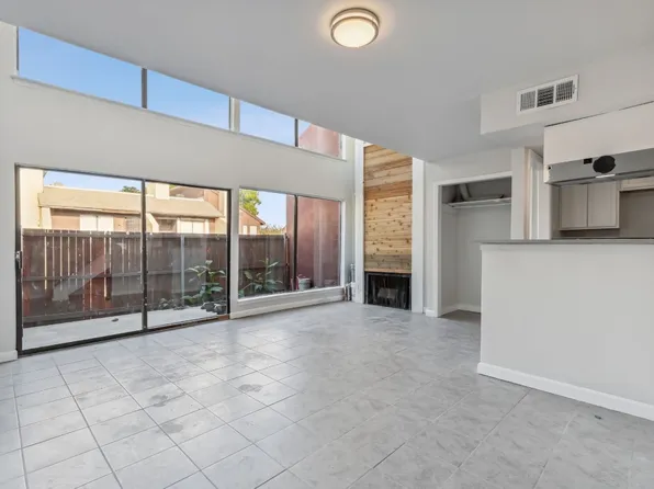 7152 Fair Oaks Ave APT 1014, Dallas, TX 75231