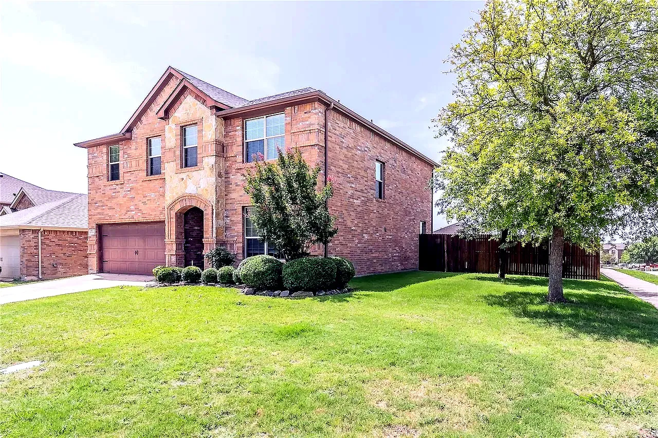 4 bed, 2426 sqft, $2,850 — Photo 1